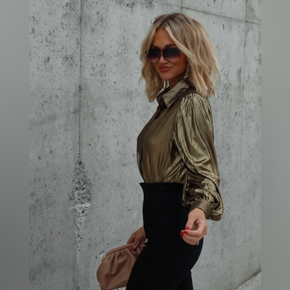 NEVER WORN Vici Raquel Metallic Button Down Blouse Too in Gold Sz XL - Picture 5 of 12